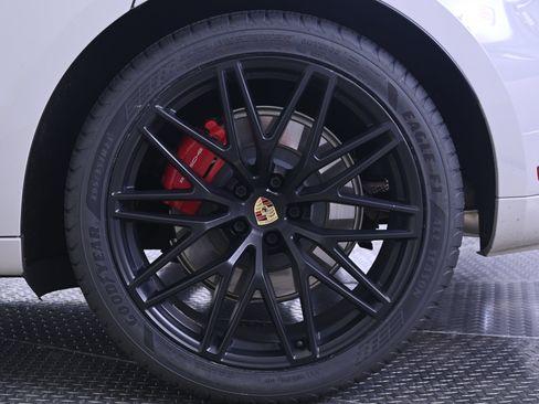 Certified 2022 Porsche Macan GTS AWD/4WD image 12