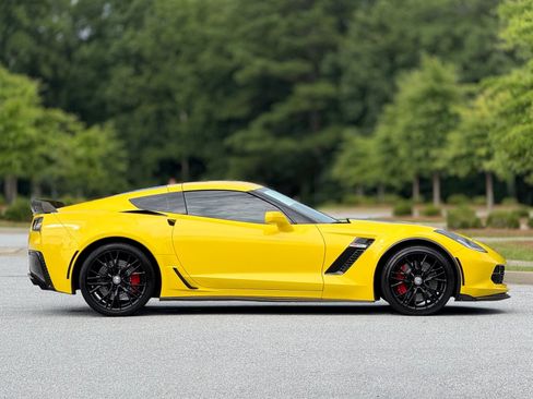 Used 2018 Chevrolet Corvette Z06 RWD image 12