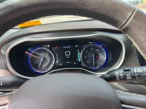 Used 2019 Chrysler Pacifica Touring-L w/ Advanced Safetytec Group FWD image 20