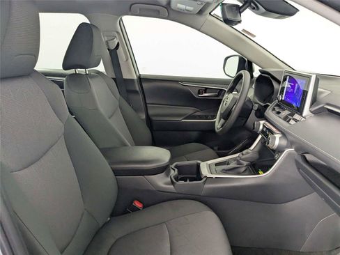Used 2025 Toyota RAV4 XLE FWD image 31