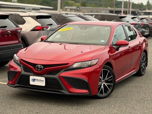 Used 2024 Toyota Camry SE w/ Cold Weather Package AWD/4WD image 1