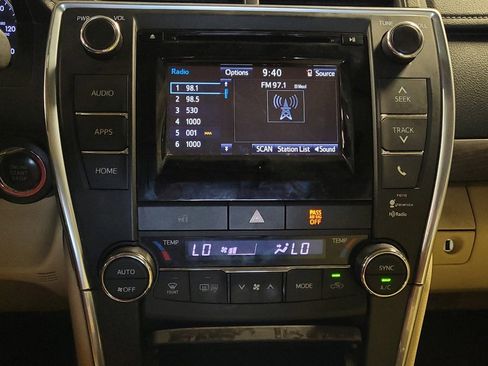 Used 2015 Toyota Camry XLE image 25