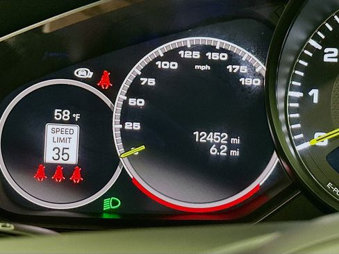 Used 2023 Porsche Panamera 4 Platinum Edition image 9