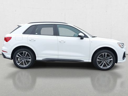 Certified 2025 Audi Q3 2.0T Premium w/ Convenience Package AWD/4WD image 4