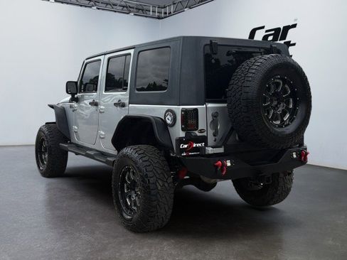 Used 2009 Jeep Wrangler Unlimited Sahara w/ Dual Top Group AWD/4WD image 12