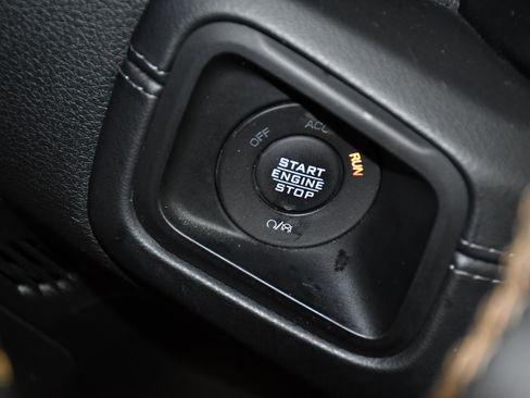 Used 2024 Jeep Wrangler Unlimited Sahara AWD/4WD image 25