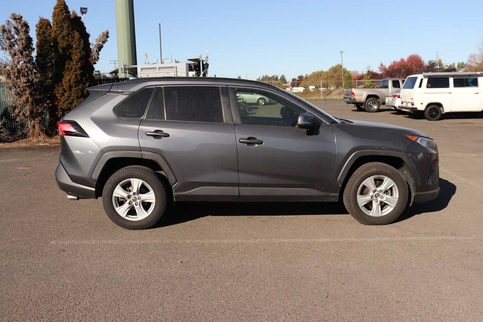 Used 2019 Toyota RAV4 XLE AWD/4WD image 4