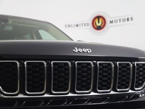 Used 2022 Jeep Grand Cherokee L Limited image 21