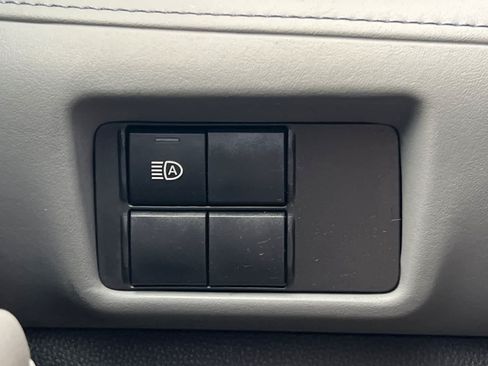 Used 2022 Toyota Highlander L AWD/4WD image 31