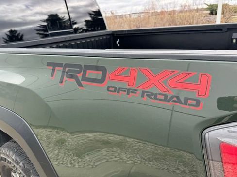 Certified 2022 Toyota Tacoma TRD Off-Road w/ TRD Premium Off Road Package AWD/4WD image 44