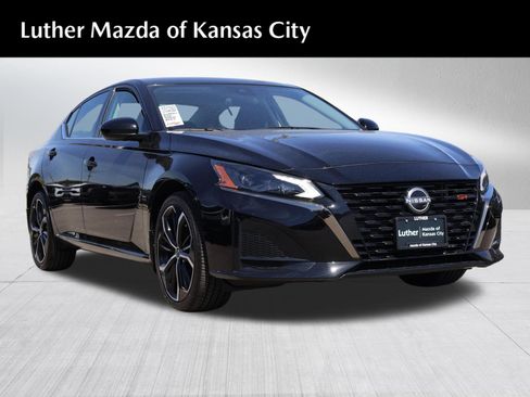 Used 2025 Nissan Altima 2.5 SR AWD/4WD image 1