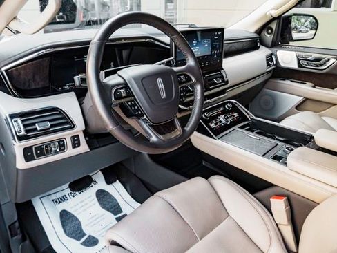 Used 2022 Lincoln Navigator Reserve image 8