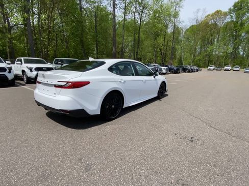 Used 2025 Toyota Camry SE FWD image 5
