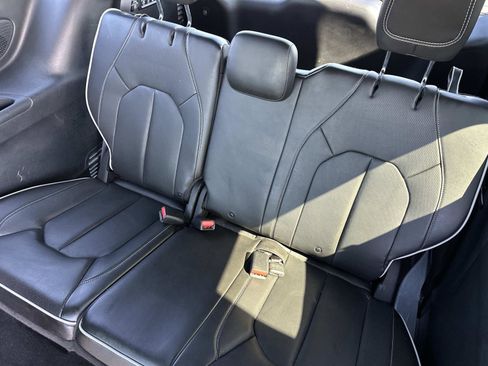 Used 2020 Chrysler Pacifica Limited w/ Advanced Safetytec Group FWD image 12