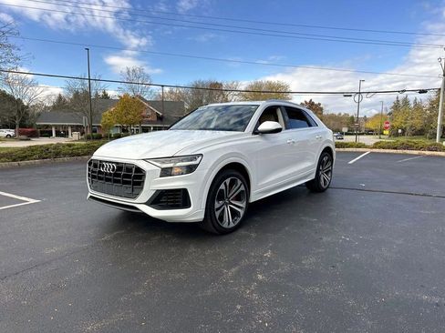 Used 2019 Audi Q8 Premium Plus w/ Premium Plus image 3