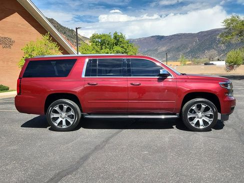 Used 2017 Chevrolet Suburban Premier image 2