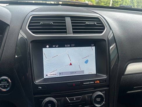 Used 2018 Ford Explorer XLT w/ Equipment Group 202A AWD/4WD image 11