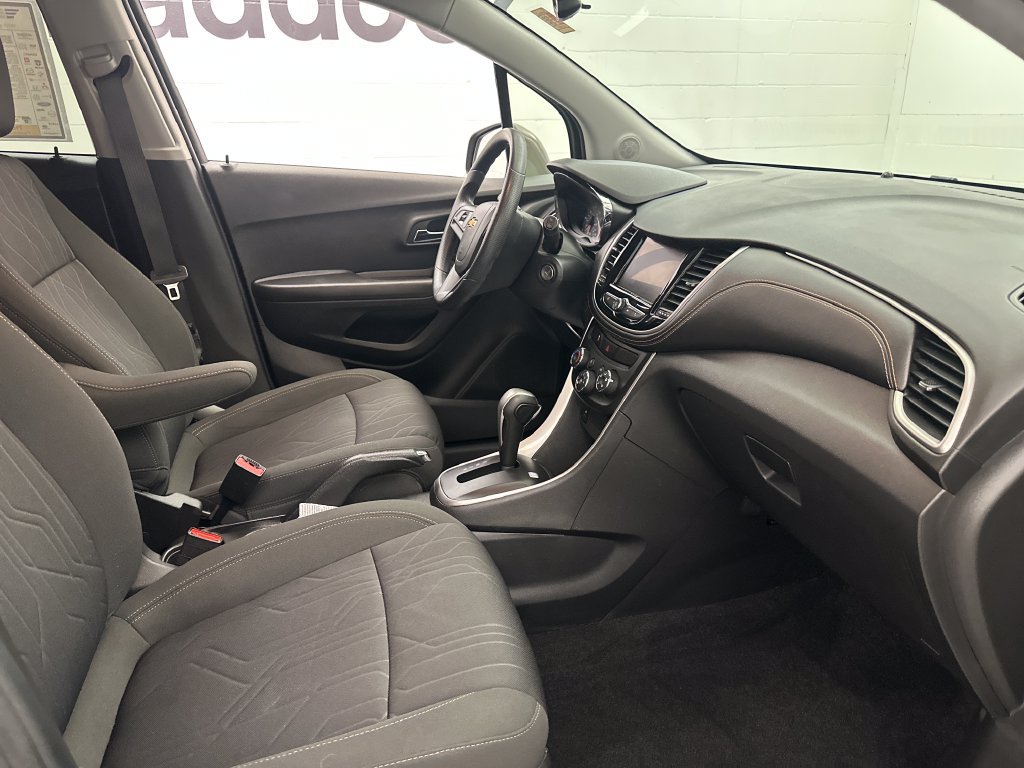 Used 2020 Chevrolet Trax LT FWD image 27