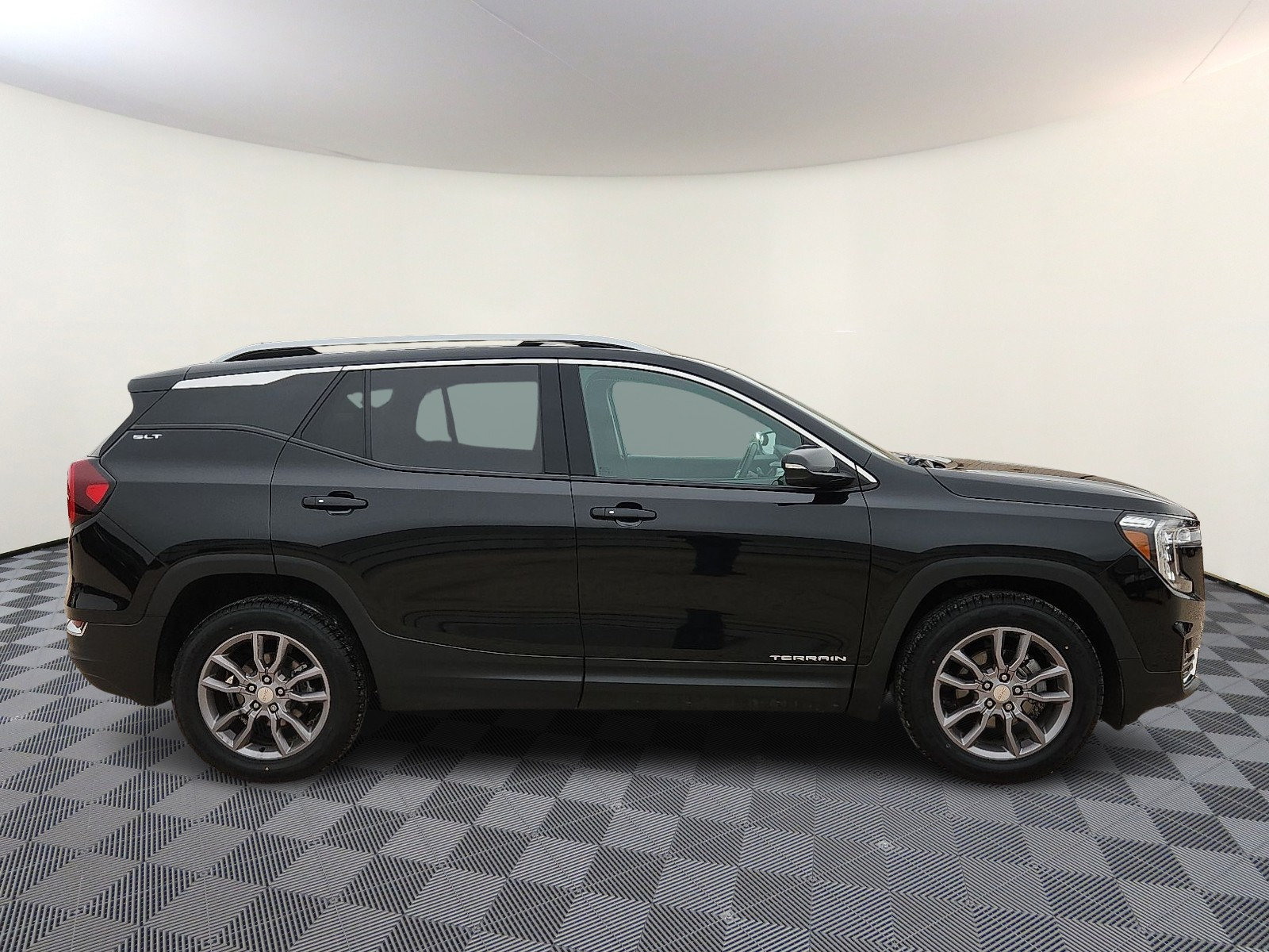Used 2024 GMC Terrain SLT AWD/4WD image 5