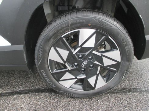 Used 2025 Hyundai Kona SEL FWD image 9