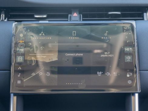 Used 2025 Land Rover Discovery Sport S image 17