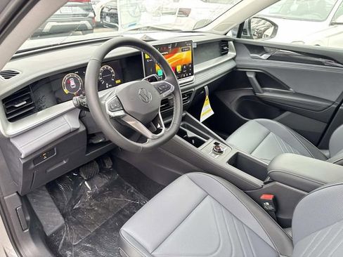 New 2026 Volkswagen Tiguan SE image 11