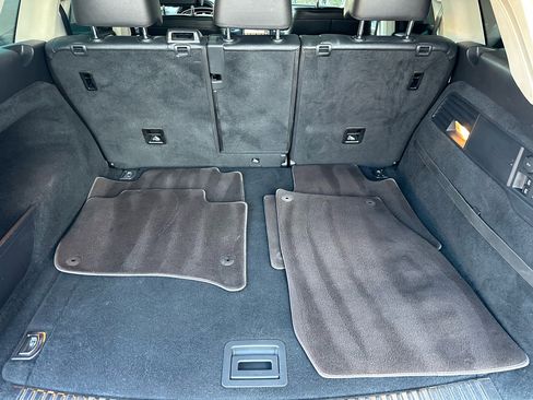 Used 2016 Volkswagen Touareg Sport image 31