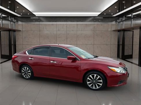 Used 2017 Nissan Altima 2.5 SV FWD image 2