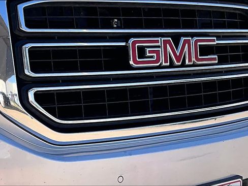 Used 2018 GMC Yukon XL SLT w/ Open Road Package AWD/4WD image 28