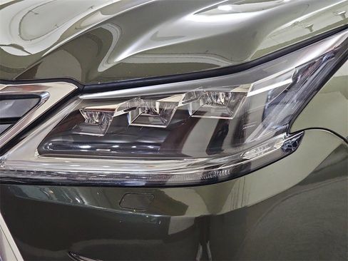 Used 2021 Lexus LX 570 4WD w/ Luxury Package image 35