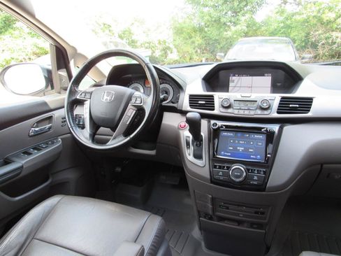 Used 2016 Honda Odyssey Touring Elite image 13