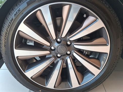 New 2026 Land Rover Range Rover SV AWD/4WD image 5