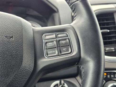 Used 2020 RAM 1500 Classic SLT w/ Luxury Group image 34