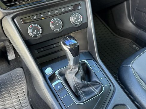 Used 2022 Volkswagen Taos SE image 17