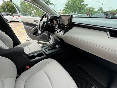 Used 2026 Toyota Corolla Cross LE AWD/4WD image 12