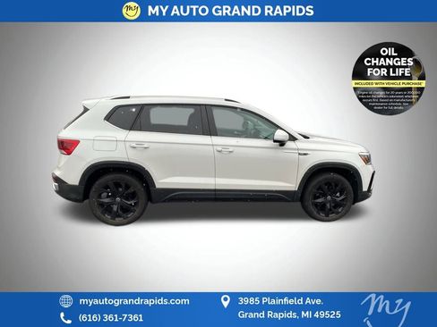 Used 2022 Volkswagen Taos SE image 15