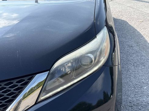 Used 2017 Toyota Sienna SE Premium FWD image 11