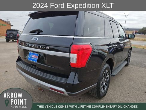 Used 2024 Ford Expedition XLT image 11