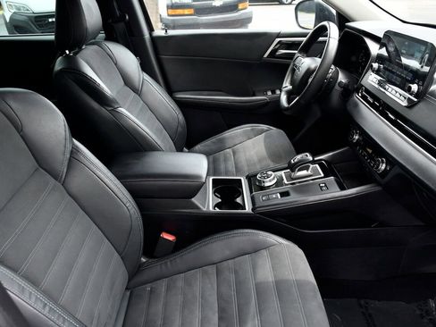 Used 2023 Mitsubishi Outlander LE image 18