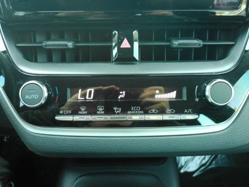 Used 2025 Toyota Corolla LE FWD image 42