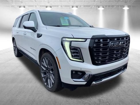 Used 2025 GMC Yukon XL Denali Ultimate w/ LPO, Floor Liner Package image 2