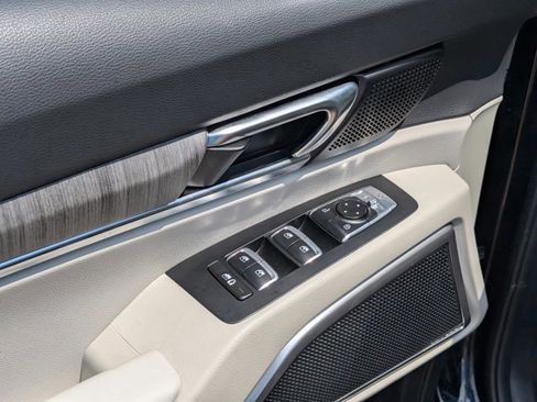 Used 2024 Kia Telluride EX w/ EX Captain's Chair Package image 17