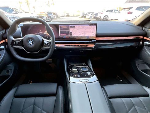 Used 2026 BMW i5 eDrive40 w/ Premium Package image 15