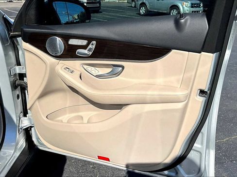 Used 2020 Mercedes-Benz GLC 300 image 23