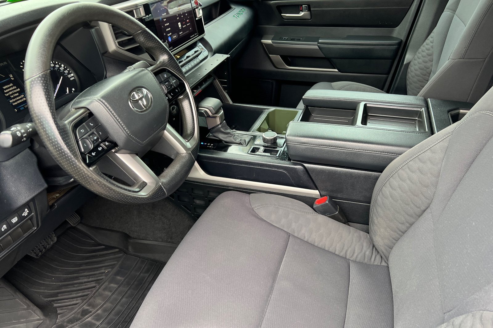 Used 2022 Toyota Tundra SR5 w/ SR5 Convenience Package AWD/4WD image 7