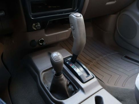 Used 2001 Toyota Tacoma V6 Crew Cab image 13