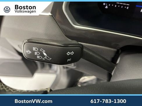 Used 2022 Volkswagen Tiguan SE w/ Panoramic Sunroof Package image 19