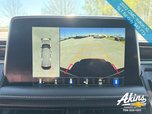 Used 2022 GMC Yukon XL SLT w/ SLT Premium Package image 28