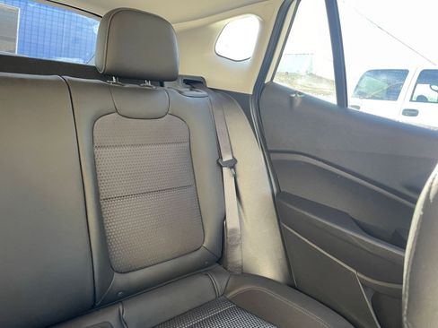 Used 2025 Chevrolet Trax LT image 36