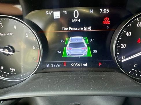 Used 2021 Buick Envision Essence w/ Technology Package I FWD image 2